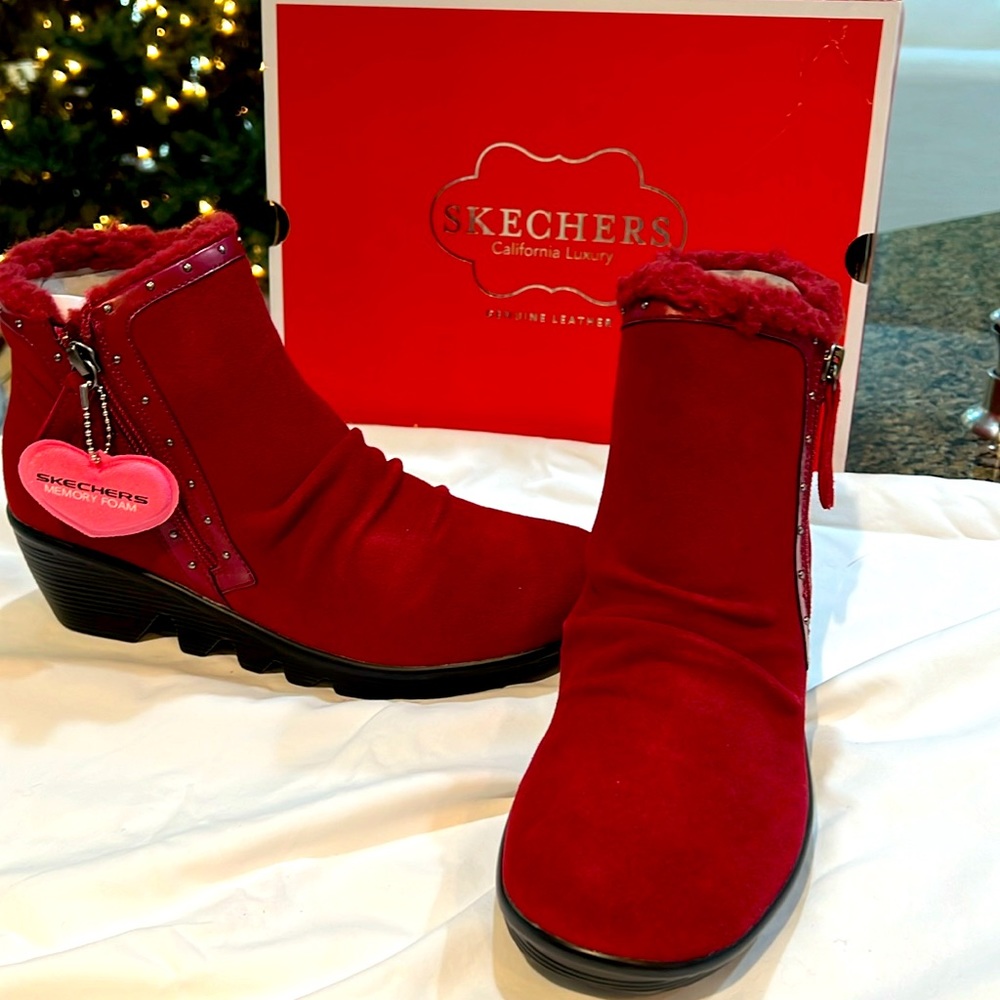 Women’s skechers Burgundy low boots